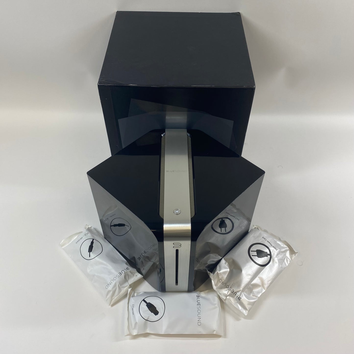 BlueSound V500 Streaming Music Player Vault And CD-Ripper