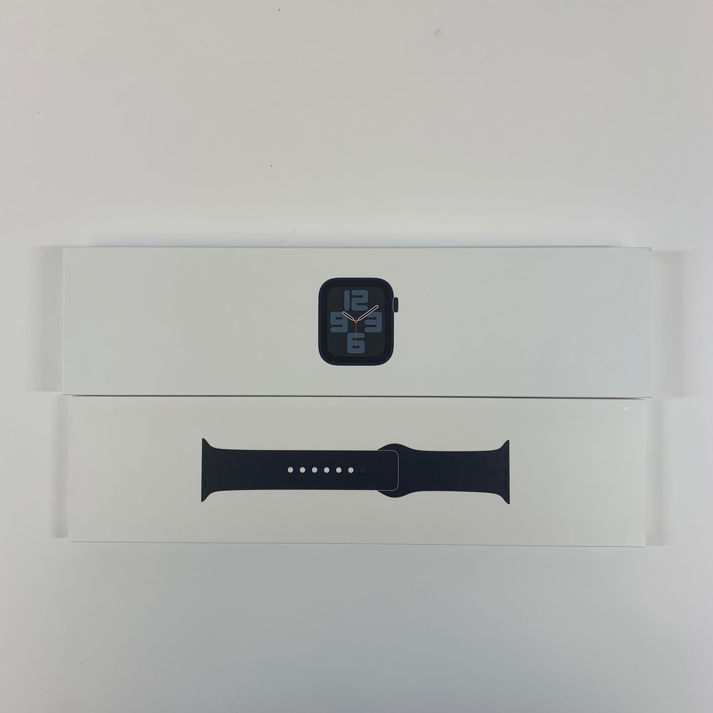 New GPS Only Apple Watch SE 2nd Gen 40MM STARLIGHT Aluminum Black Sport Band 