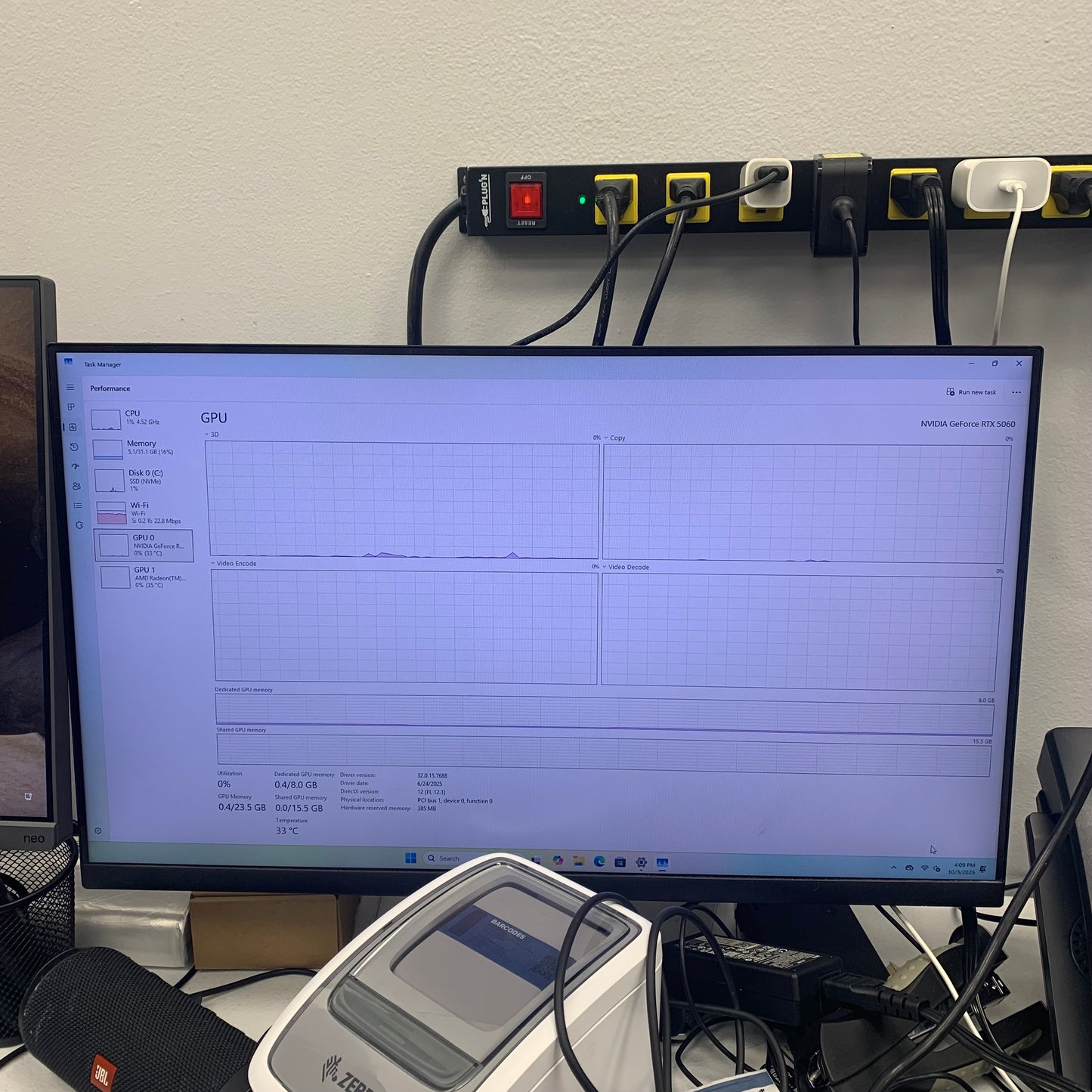 LIAN LI V100 Ryzen 7 7700X 4.50 GHz 32GB RAM 1TB SSD Gigabyte GeForce RTX 5060