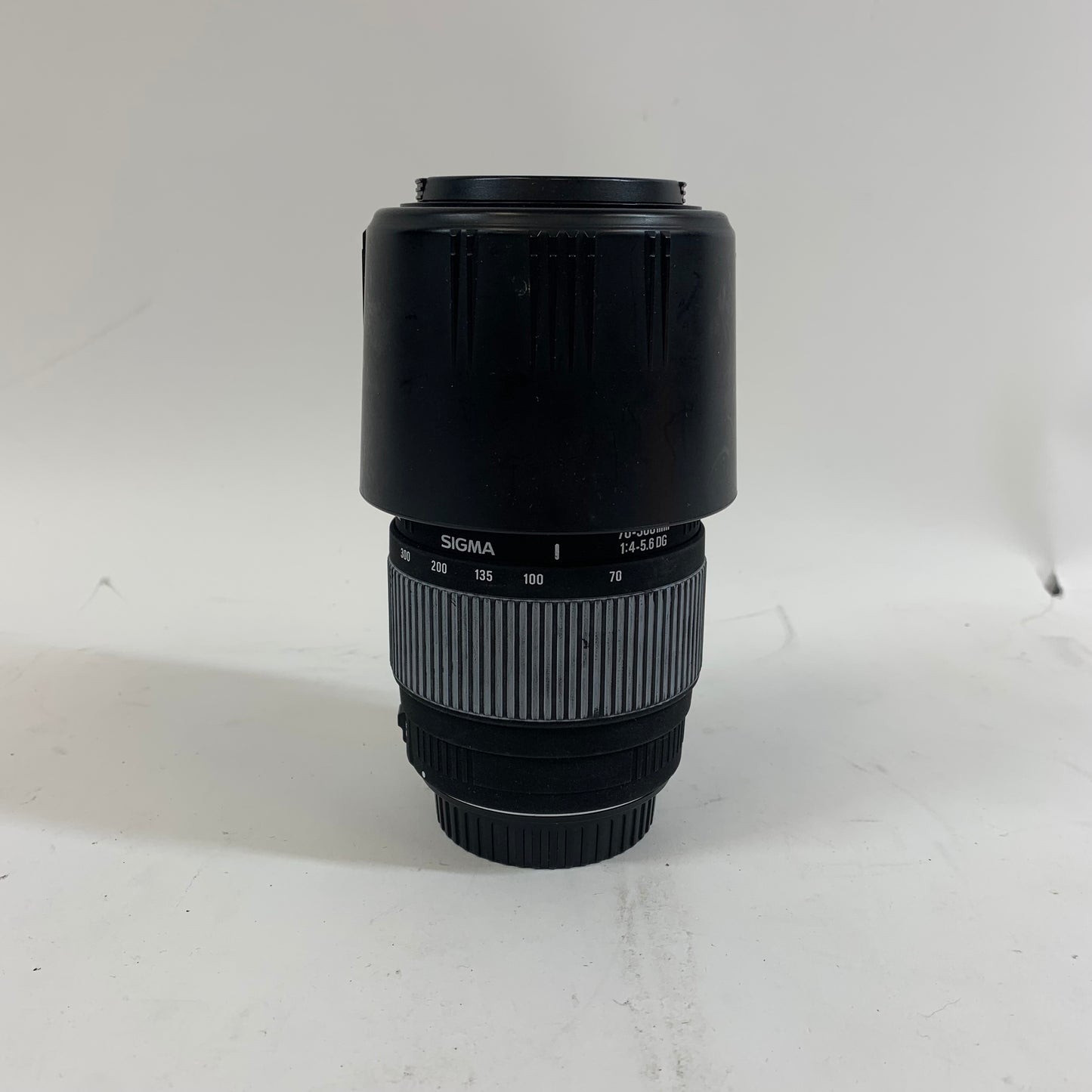 Sigma 70-300mm f/1.4-5.6DG
