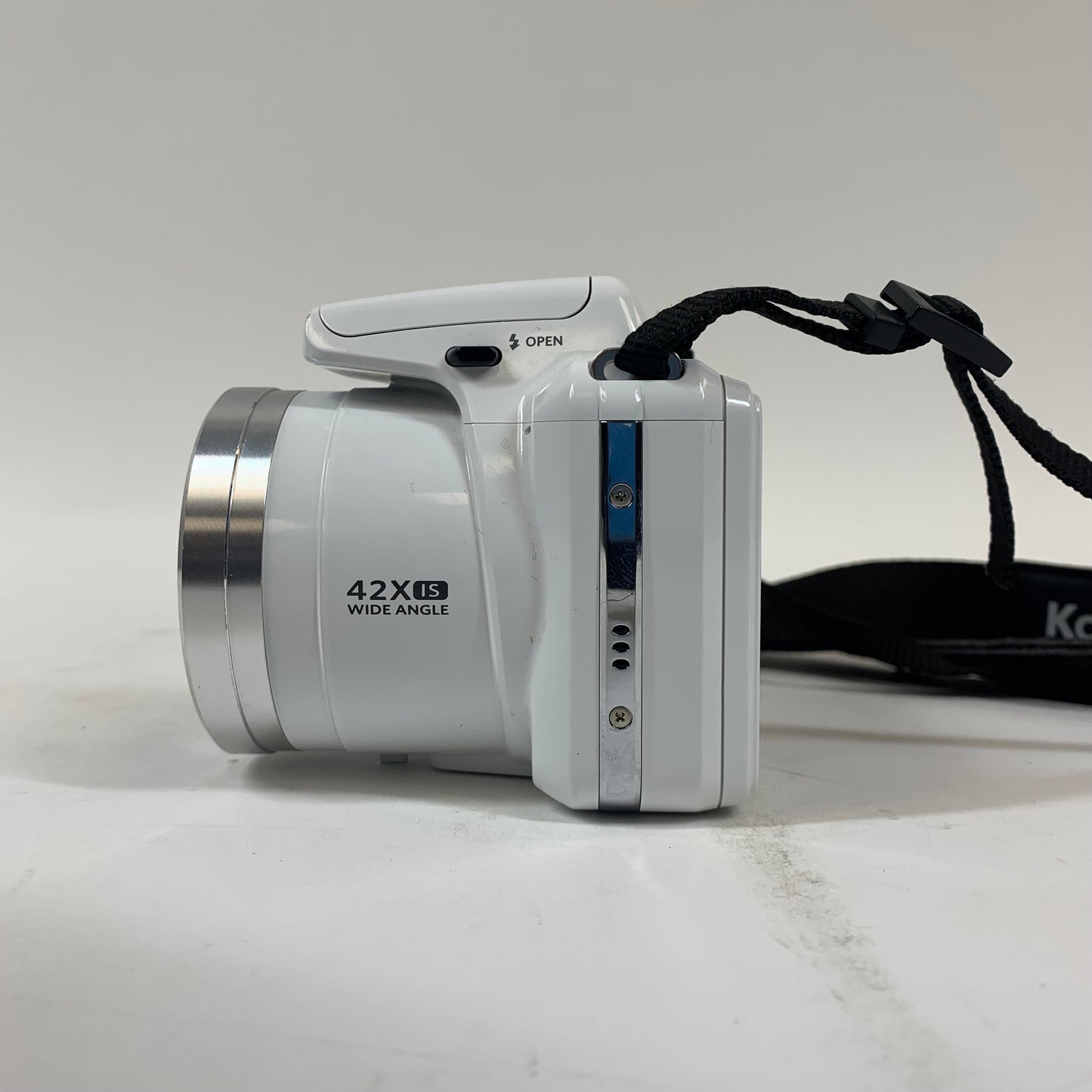 Kodak PIXPRO AZ421 16.2MP Digital Camera