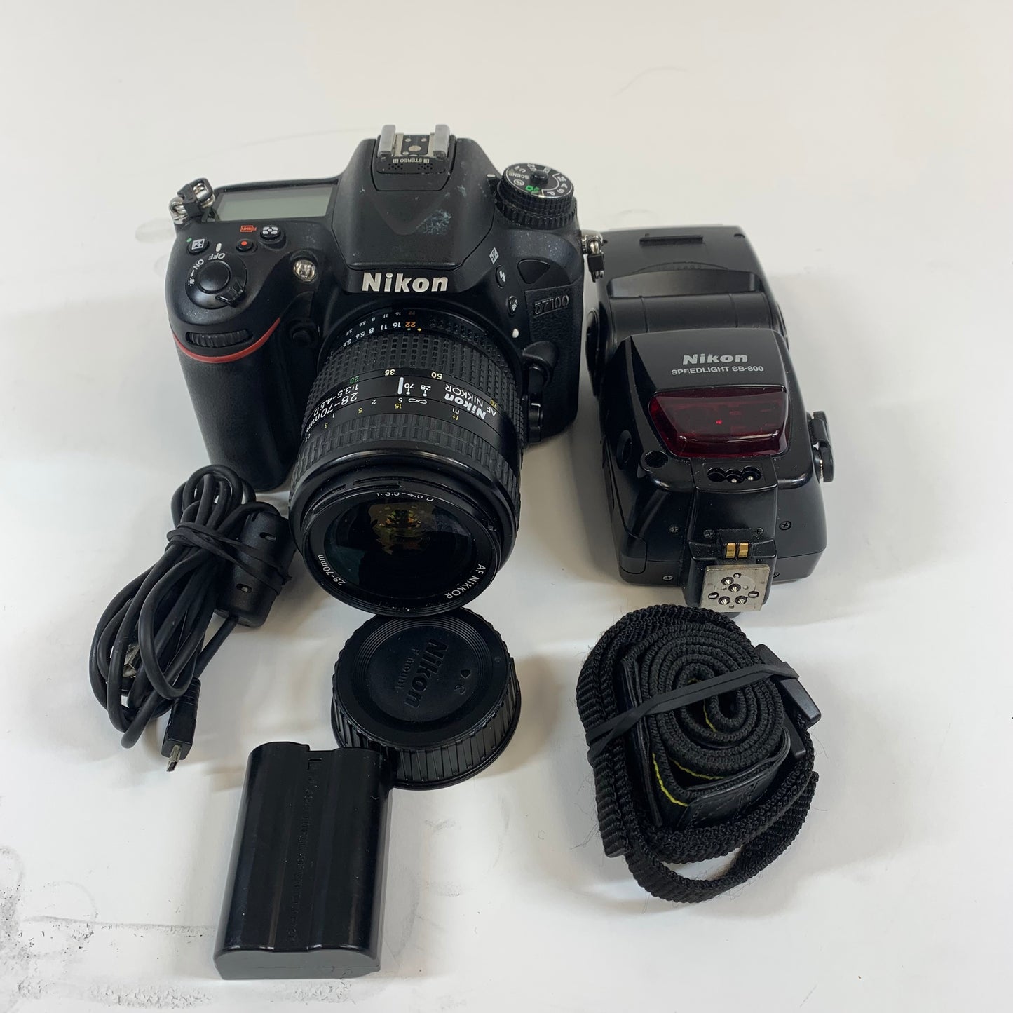Nikon D7100 24.1MP 	Digital Single-Lens Reflex camera