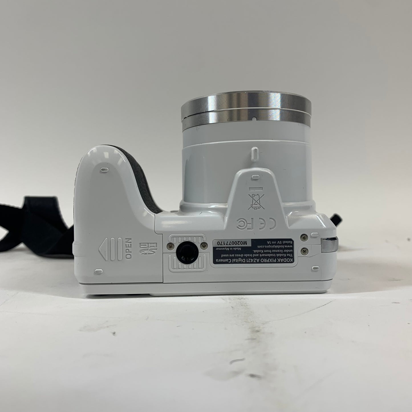 Kodak PIXPRO AZ421 16.2MP Digital Camera