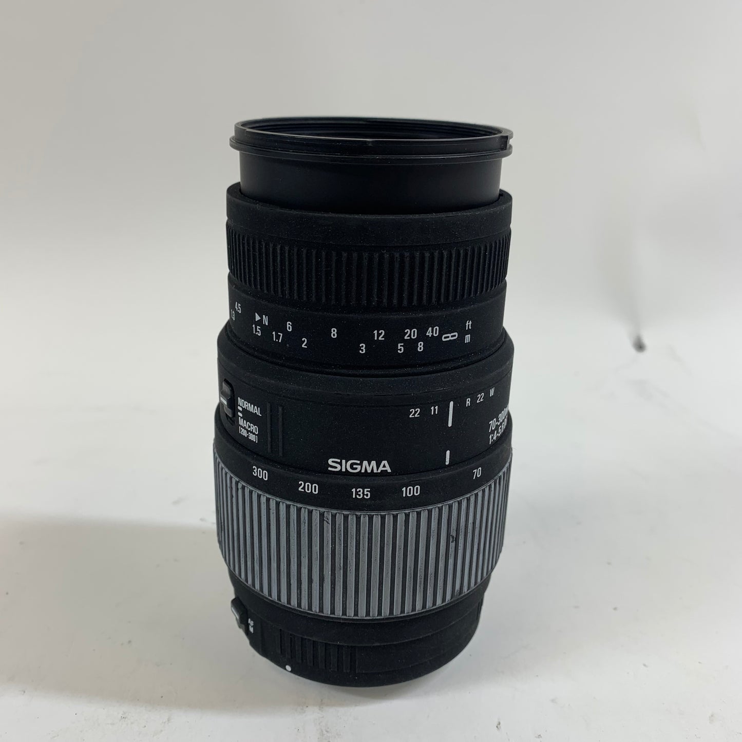 Sigma 70-300mm f/1.4-5.6DG